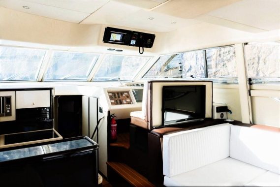 Mass Image Compressor Compressed this image. https://sourceforge.net/projects/icompress/ with Quality:76