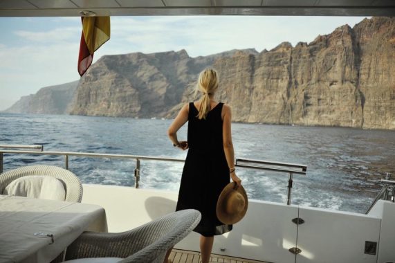 seaduction luxury yacht rental tenerife Astdondoa 4606